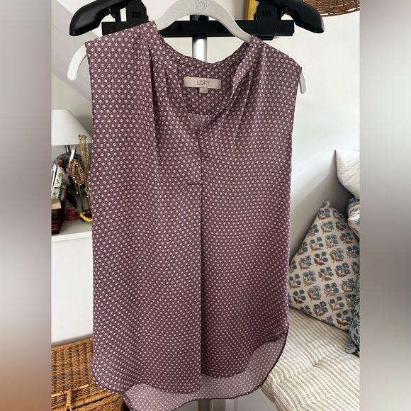 LOFT Women's Sleeveless Blouse - Burgundy Pattern sz small - Picture 1 of 2